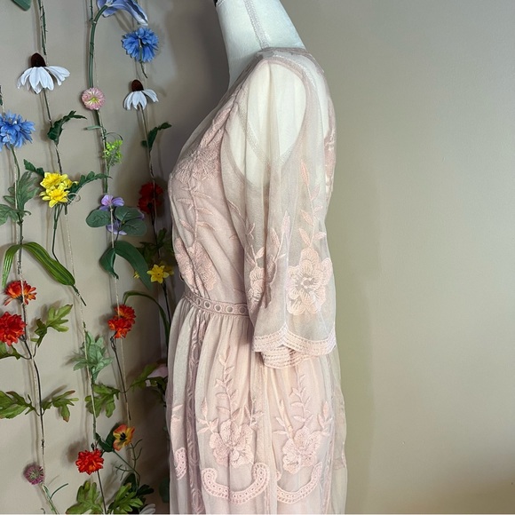 Wishlist As You Wish Balloon Long Sleeve Embroidered Maxi Dress In Light Mauve - Picture 9 of 12